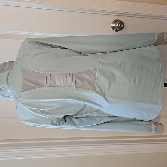 263. Lululemon Aqua Pullover - Picture 4 of 13